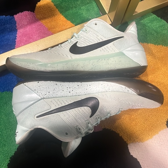 Gently used shoes for men Kobe Bryant green and black looks new well kept - Picture 4 of 9